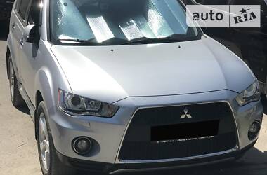 Позашляховик / Кросовер Mitsubishi Outlander XL 2011 в 