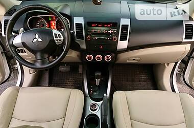 Позашляховик / Кросовер Mitsubishi Outlander XL 2008 в 