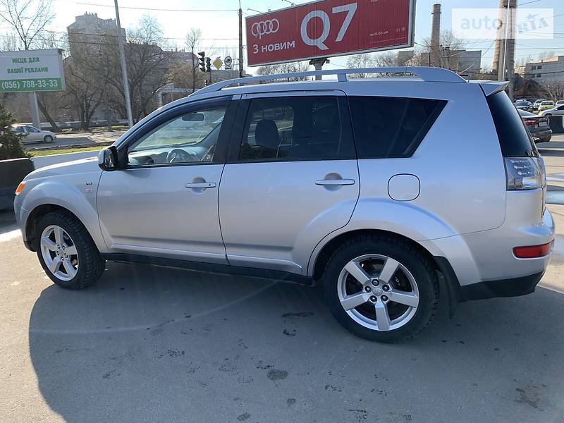Позашляховик / Кросовер Mitsubishi Outlander XL 2007 в Дніпрі