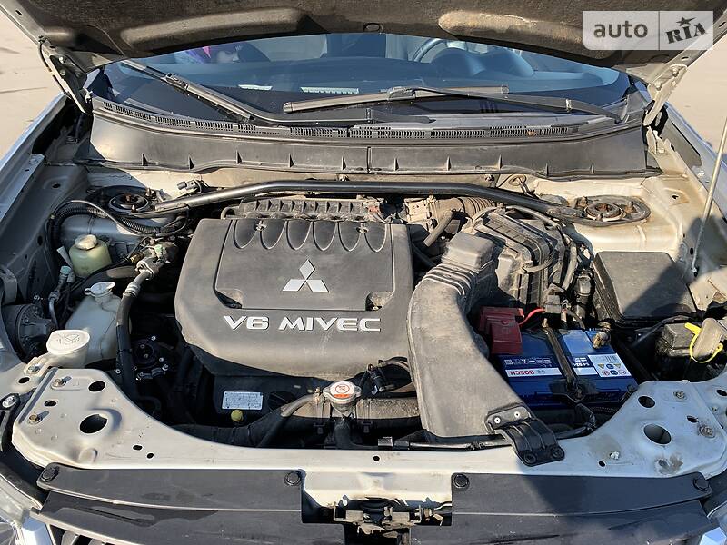 Позашляховик / Кросовер Mitsubishi Outlander XL 2007 в Дніпрі