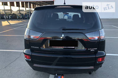 Внедорожник / Кроссовер Mitsubishi Outlander XL 2011 в Херсоне