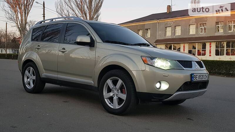 Позашляховик / Кросовер Mitsubishi Outlander XL 2007 в Миколаєві