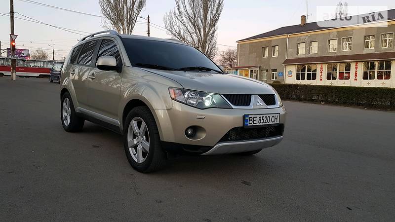 Позашляховик / Кросовер Mitsubishi Outlander XL 2007 в Миколаєві