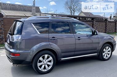 Позашляховик / Кросовер Mitsubishi Outlander XL 2010 в 