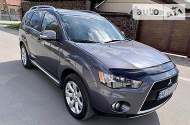 Позашляховик / Кросовер Mitsubishi Outlander XL 2010 в 