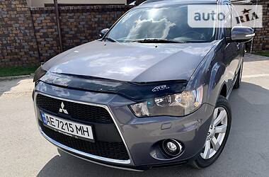 Позашляховик / Кросовер Mitsubishi Outlander XL 2010 в 