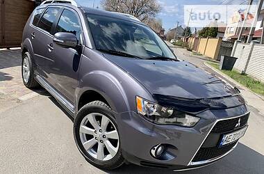 Позашляховик / Кросовер Mitsubishi Outlander XL 2010 в 