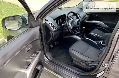 Позашляховик / Кросовер Mitsubishi Outlander XL 2010 в 