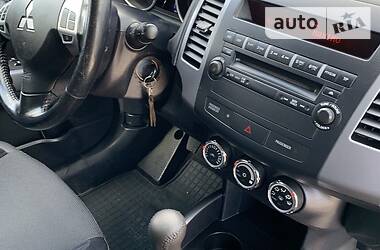 Позашляховик / Кросовер Mitsubishi Outlander XL 2010 в 
