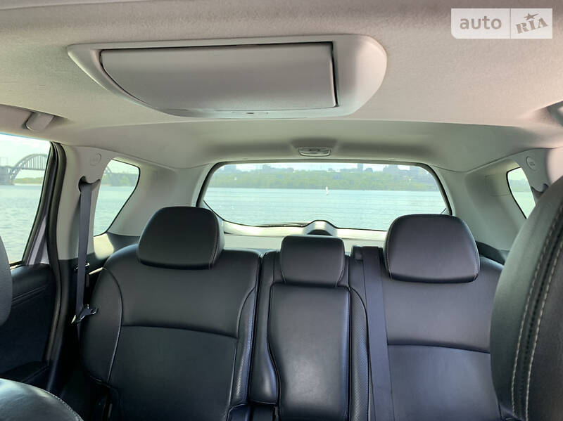 Позашляховик / Кросовер Mitsubishi Outlander XL 2011 в Дніпрі