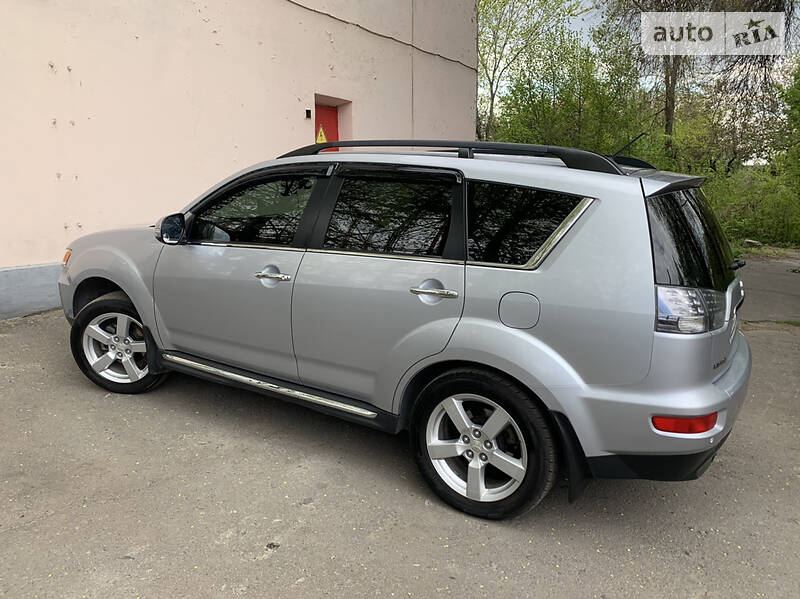 Позашляховик / Кросовер Mitsubishi Outlander XL 2011 в Дніпрі