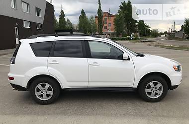 Позашляховик / Кросовер Mitsubishi Outlander XL 2011 в 