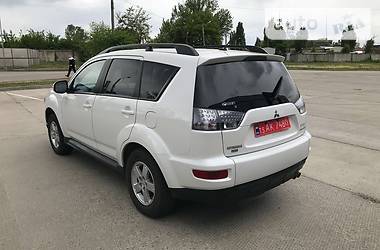 Позашляховик / Кросовер Mitsubishi Outlander XL 2011 в 