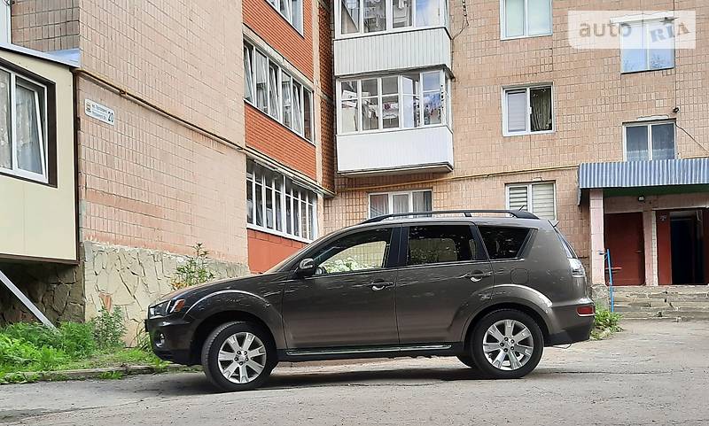 Позашляховик / Кросовер Mitsubishi Outlander XL 2011 в Тернополі
