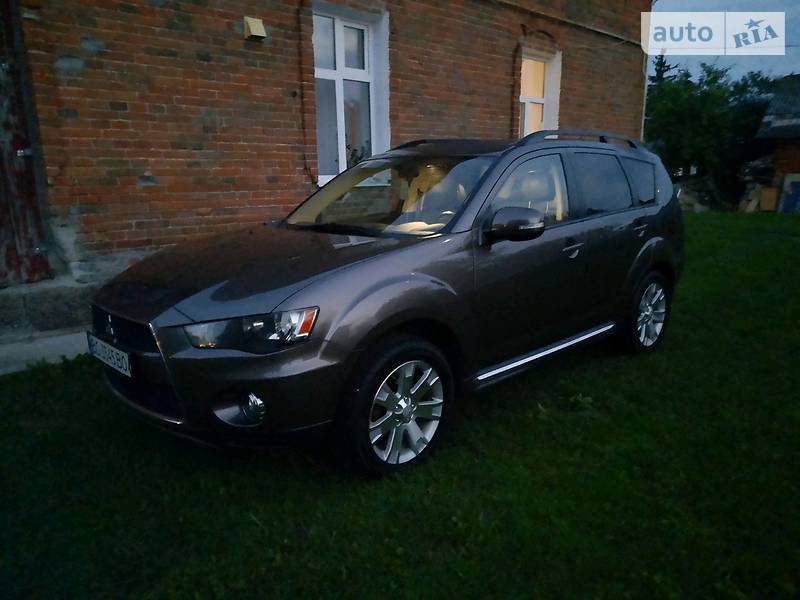 Позашляховик / Кросовер Mitsubishi Outlander XL 2011 в Тернополі