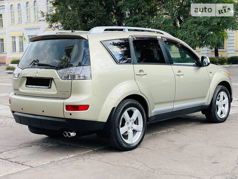 Позашляховик / Кросовер Mitsubishi Outlander XL 2008 в Кам'янському