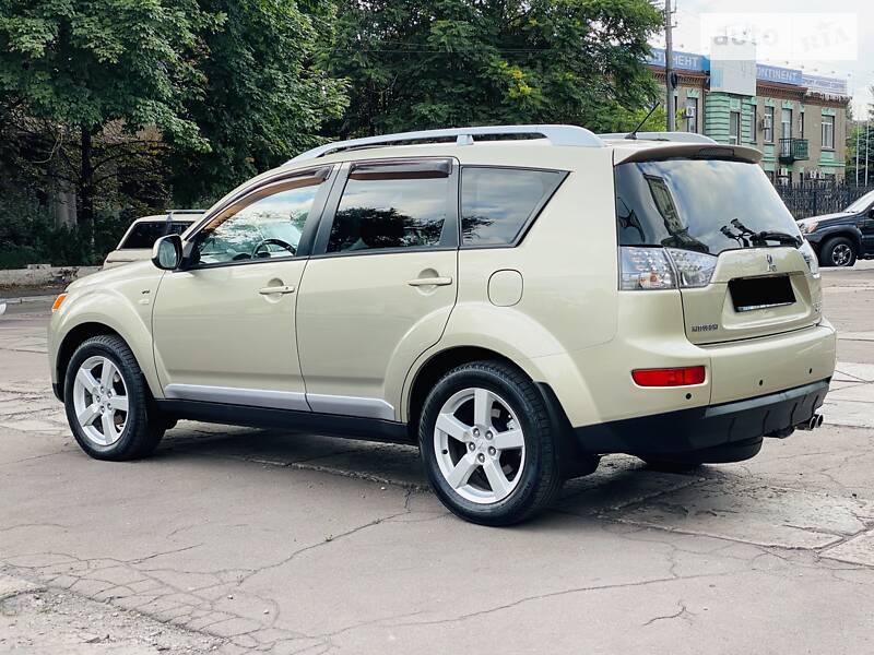 Позашляховик / Кросовер Mitsubishi Outlander XL 2008 в Кам'янському