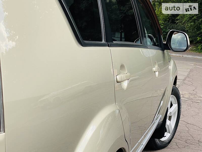Позашляховик / Кросовер Mitsubishi Outlander XL 2008 в Кам'янському