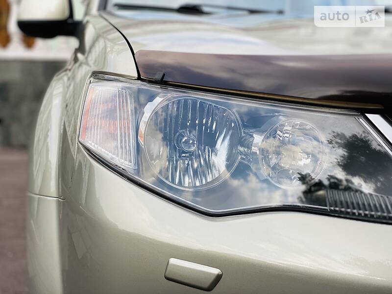 Позашляховик / Кросовер Mitsubishi Outlander XL 2008 в Кам'янському