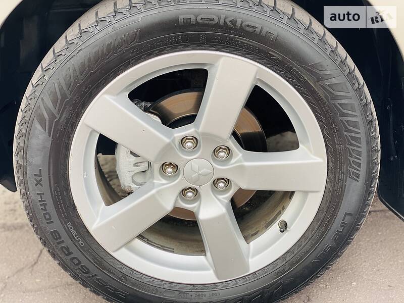 Позашляховик / Кросовер Mitsubishi Outlander XL 2008 в Кам'янському