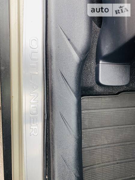 Позашляховик / Кросовер Mitsubishi Outlander XL 2008 в Кам'янському