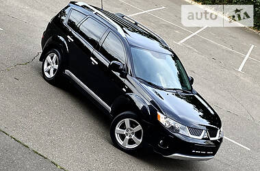 Позашляховик / Кросовер Mitsubishi Outlander XL 2009 в 