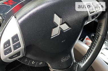 Позашляховик / Кросовер Mitsubishi Outlander XL 2009 в 