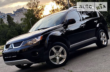 Позашляховик / Кросовер Mitsubishi Outlander XL 2009 в 