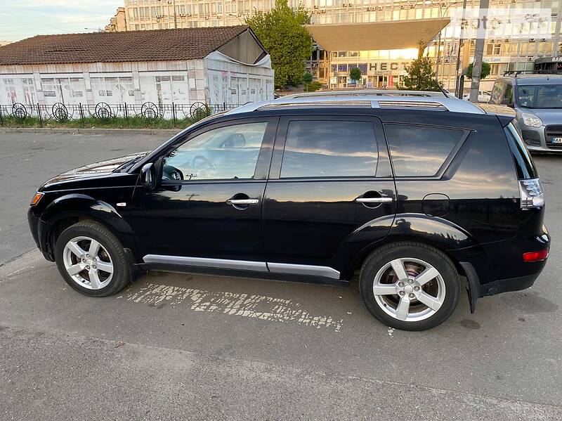 Позашляховик / Кросовер Mitsubishi Outlander XL 2008 в Києві