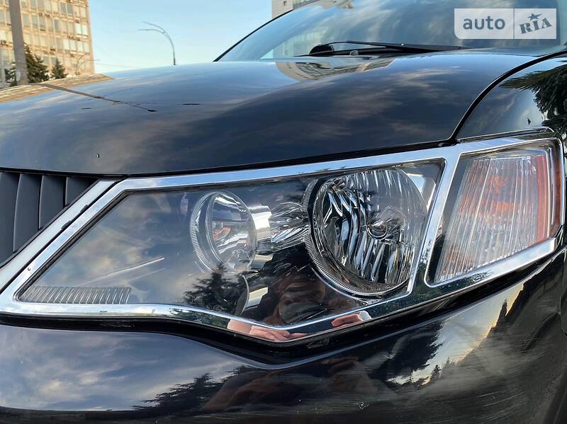 Позашляховик / Кросовер Mitsubishi Outlander XL 2008 в Києві