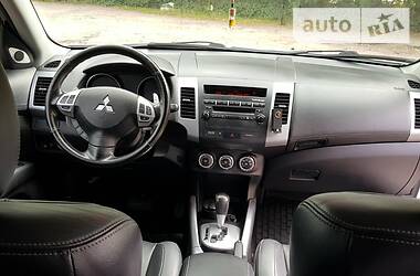 Внедорожник / Кроссовер Mitsubishi Outlander XL 2011 в Чернигове