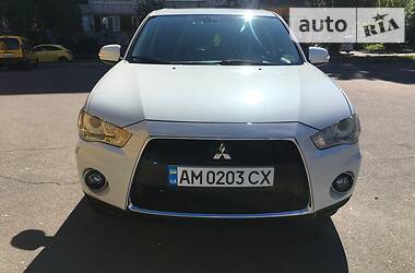 Позашляховик / Кросовер Mitsubishi Outlander XL 2010 в Житомирі