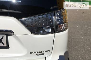 Позашляховик / Кросовер Mitsubishi Outlander XL 2010 в Житомирі