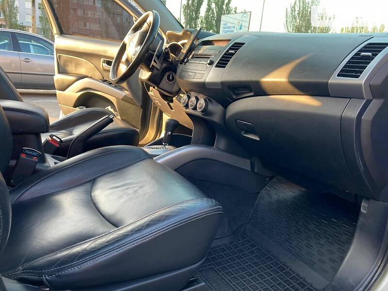 Внедорожник / Кроссовер Mitsubishi Outlander XL 2008 в Черновцах
