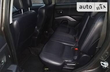 Внедорожник / Кроссовер Mitsubishi Outlander XL 2010 в Ровно