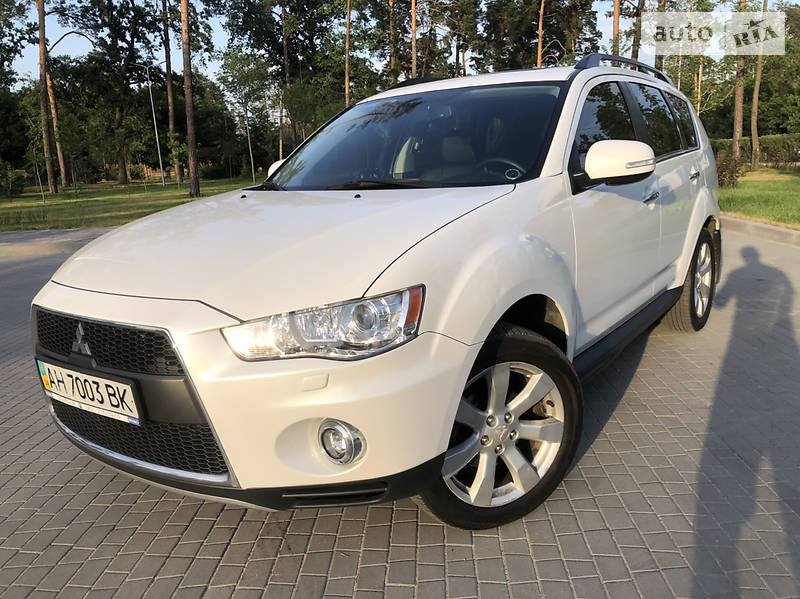 Внедорожник / Кроссовер Mitsubishi Outlander XL 2012 в Киеве