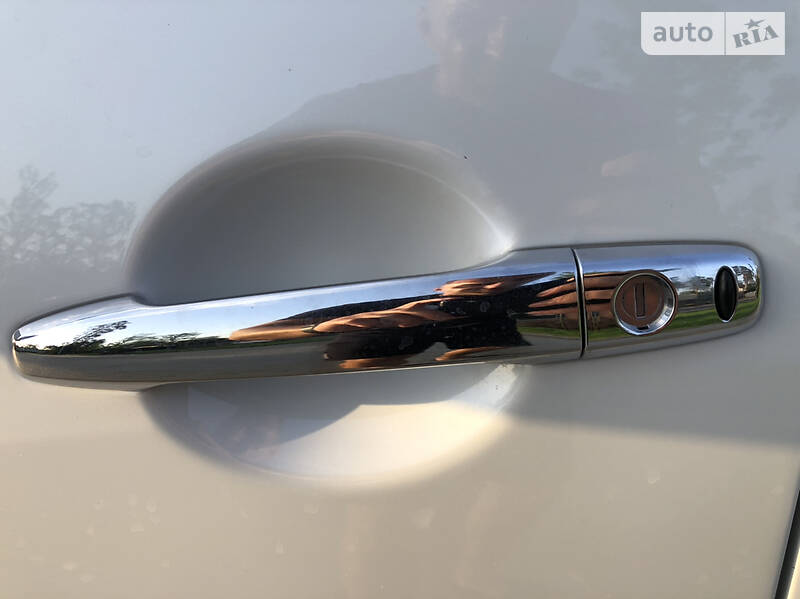 Внедорожник / Кроссовер Mitsubishi Outlander XL 2012 в Киеве