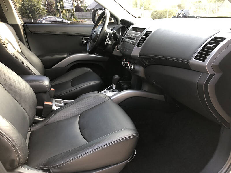 Внедорожник / Кроссовер Mitsubishi Outlander XL 2012 в Киеве
