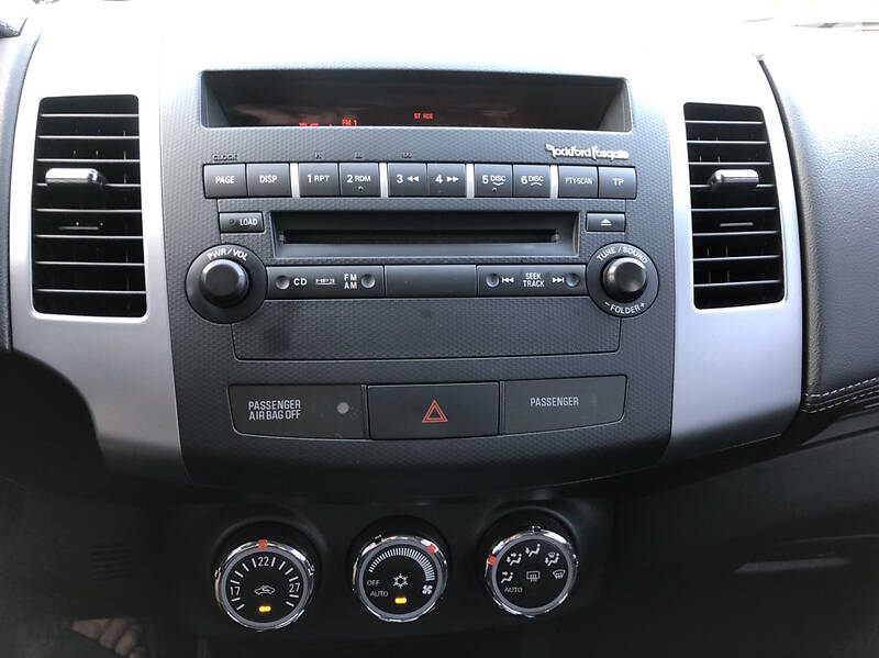 Внедорожник / Кроссовер Mitsubishi Outlander XL 2012 в Киеве