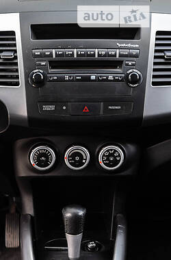 Внедорожник / Кроссовер Mitsubishi Outlander XL 2007 в 