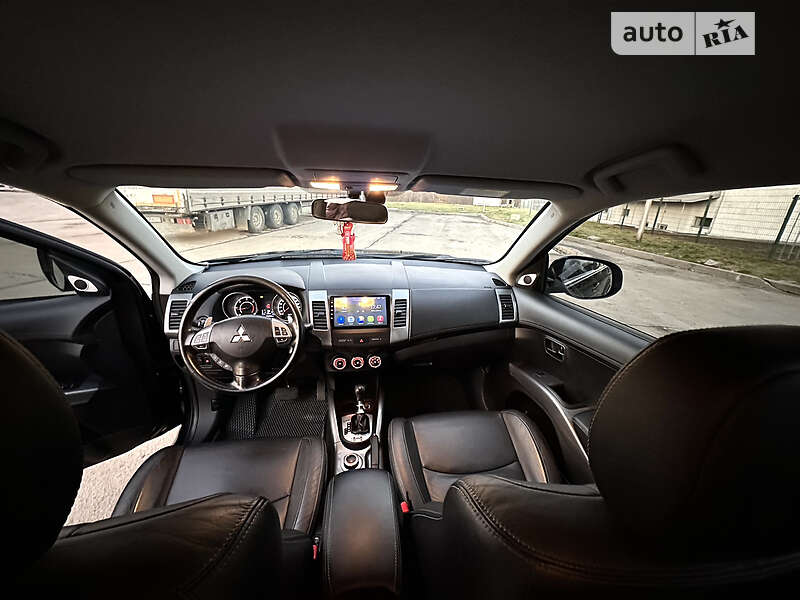 Внедорожник / Кроссовер Mitsubishi Outlander XL 2010 в Ивано-Франковске