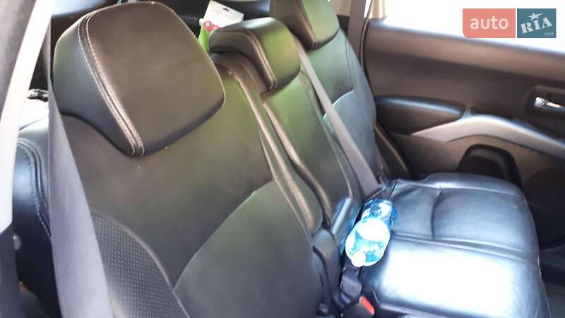 Позашляховик / Кросовер Mitsubishi Outlander XL 2008 в Києві
