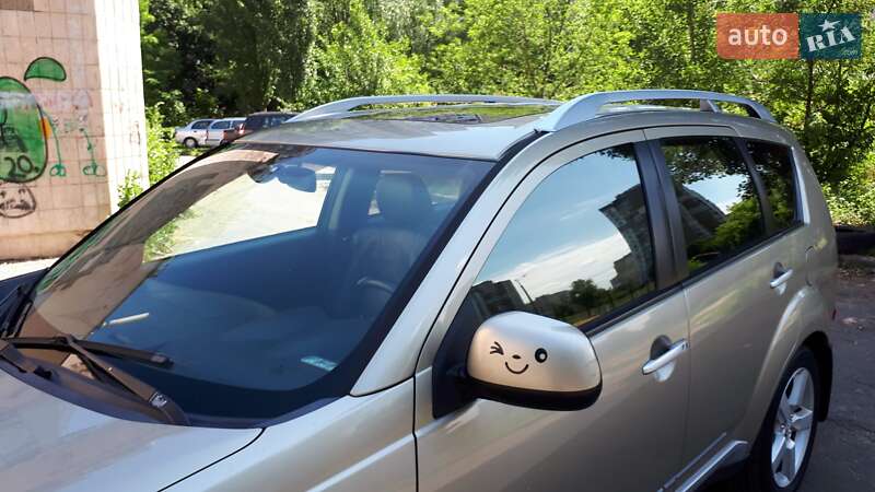 Позашляховик / Кросовер Mitsubishi Outlander XL 2008 в Києві