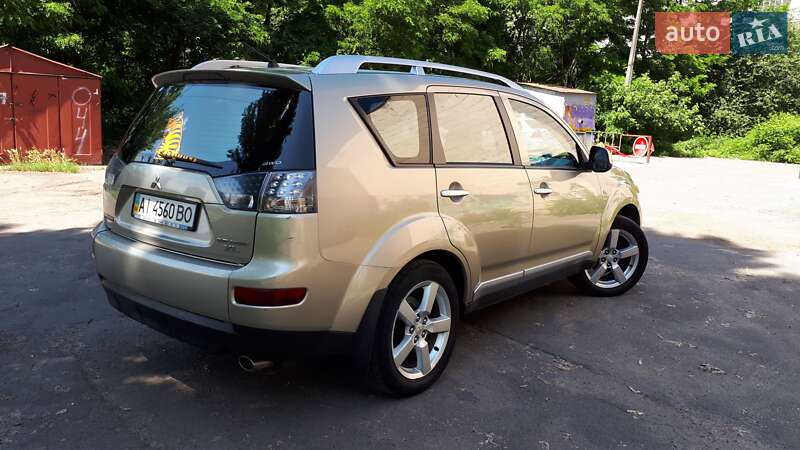 Позашляховик / Кросовер Mitsubishi Outlander XL 2008 в Києві