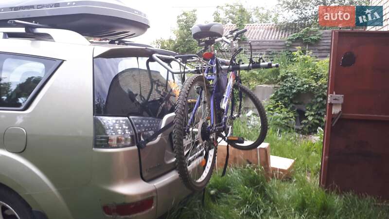 Позашляховик / Кросовер Mitsubishi Outlander XL 2008 в Києві
