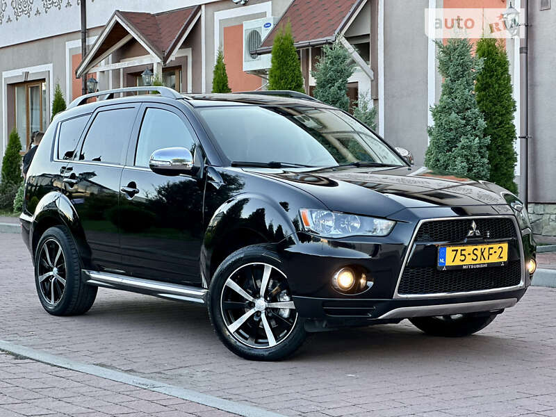 Внедорожник / Кроссовер Mitsubishi Outlander XL 2011 в Стрые