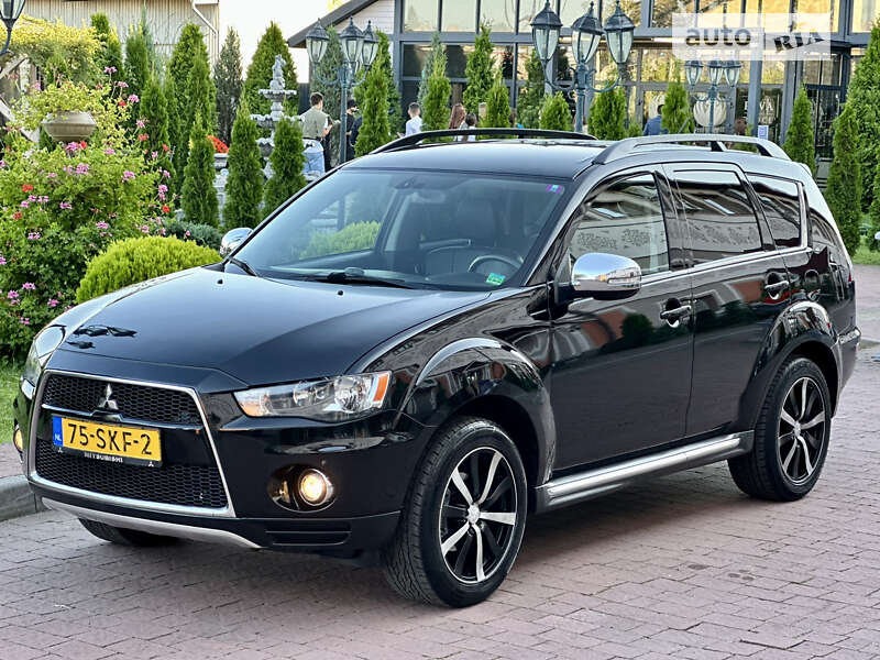 Внедорожник / Кроссовер Mitsubishi Outlander XL 2011 в Стрые