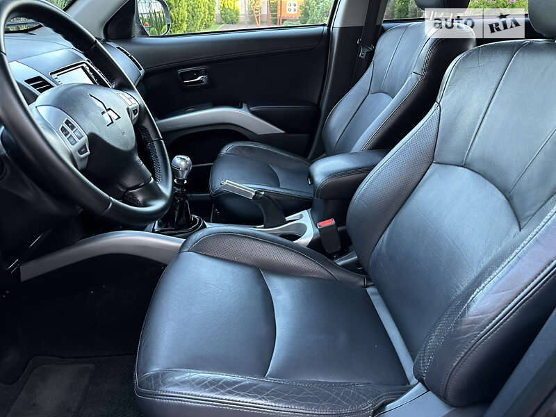 Внедорожник / Кроссовер Mitsubishi Outlander XL 2011 в Стрые