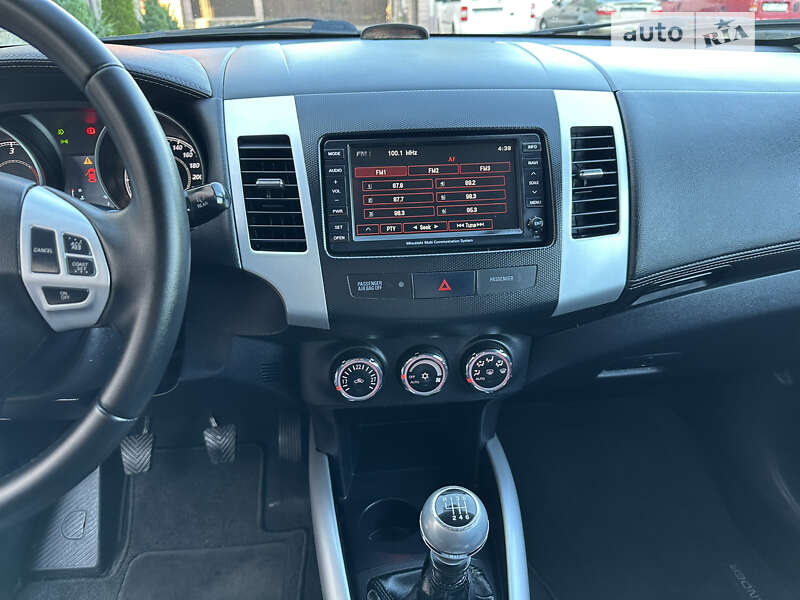 Внедорожник / Кроссовер Mitsubishi Outlander XL 2011 в Стрые
