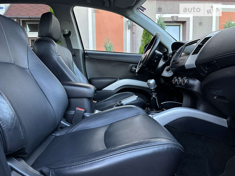 Внедорожник / Кроссовер Mitsubishi Outlander XL 2011 в Стрые